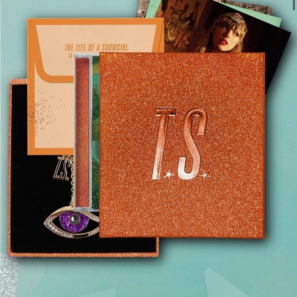 THE LIFE OF A SHOWGIRL: SWEAT & VANILLA PERFUME EDITION LIMITED RELEASE CD